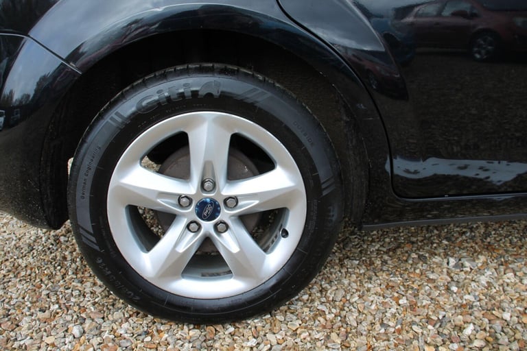 2011 Ford Focus 1.6 Zetec 5dr HATCHBACK PETROL Manual