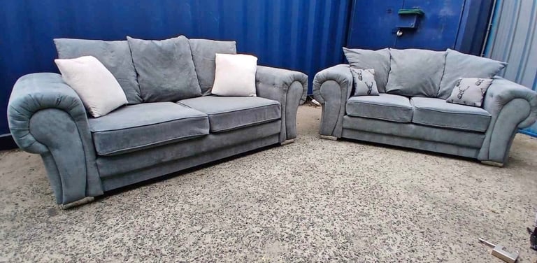 image for Lovely 2 and 3 Seater Grey Verona Sofa Set in excellent condition.