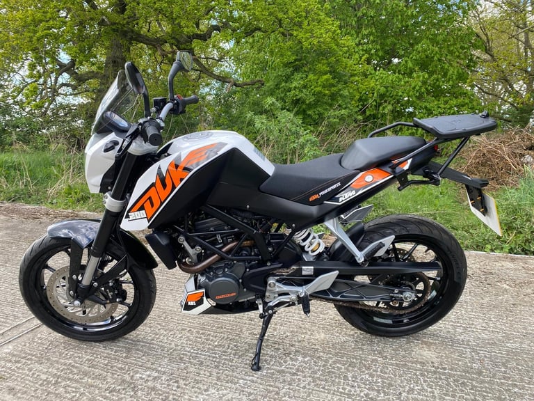 KTM 200 DUKE ABS, 2015, 6,760 MILES, LOVELY LIGHTWEIGHT MACHINE.