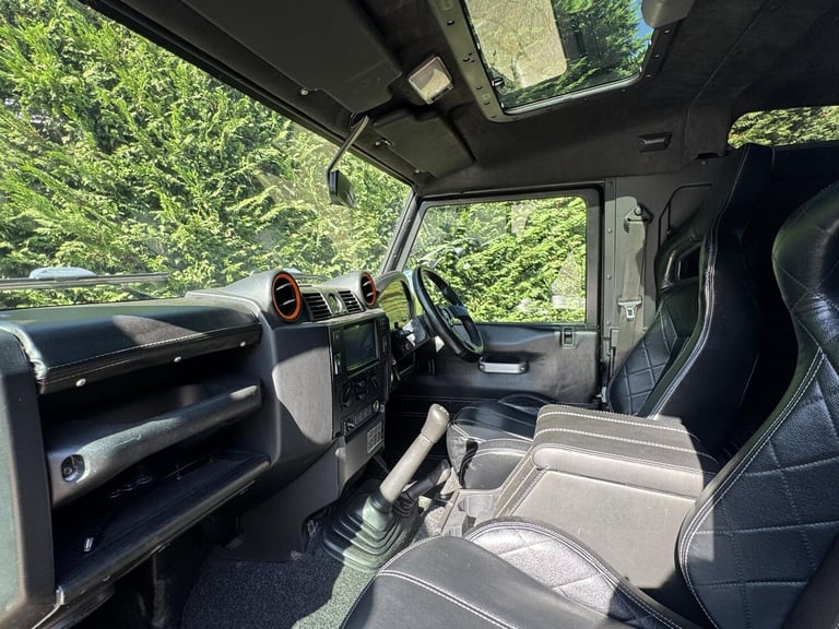 2010 Land Rover Defender 90 2.4 TDCi Hard Top SUV 3dr Diesel Manual 4WD SWB Euro 4 (122 bhp) SUV ...