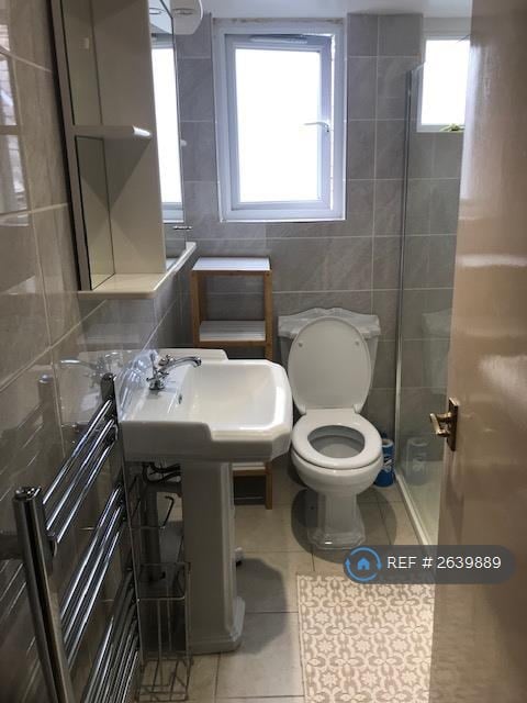 1 bedroom flat in Hartfield Road, Forest Row, RH18 (1 bed) (#2639889)