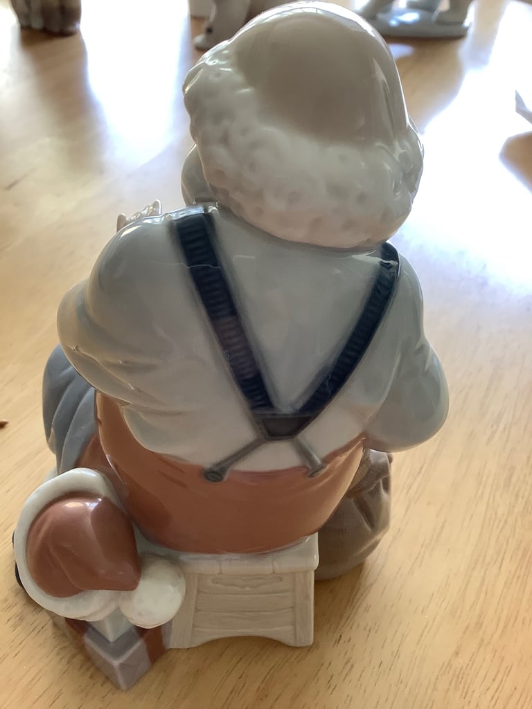 Lladro Santa’s magic touch