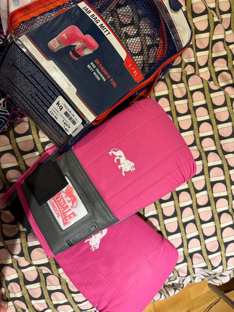 image for Pink women’s boxing gloves