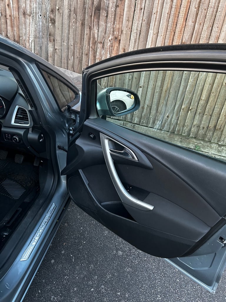 BREAKING FOR PARTS 1.7 cdti Vauxhall Astra 