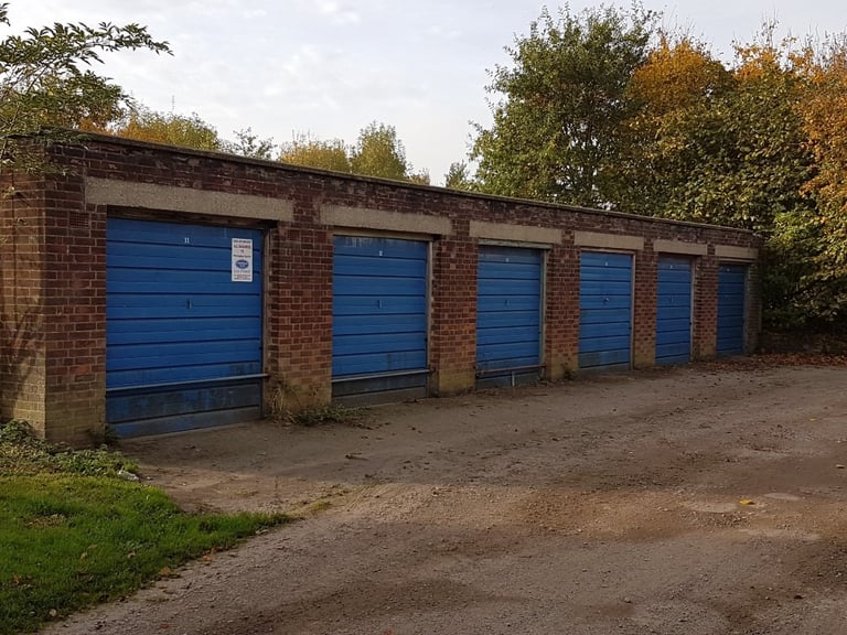Garages to rent: Highfield Crescent (r/o 48-52), Brogborough, MK43 0XZ *NEW DOORS FITTED*