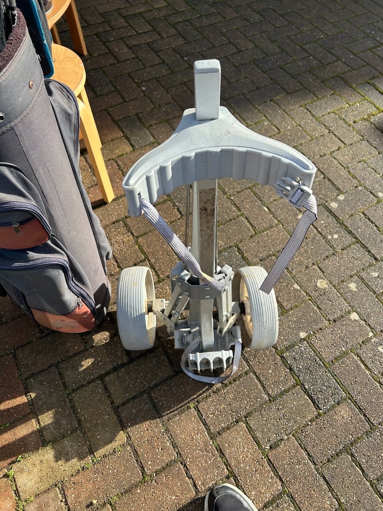 13 golf clubs set and bag and trolley 