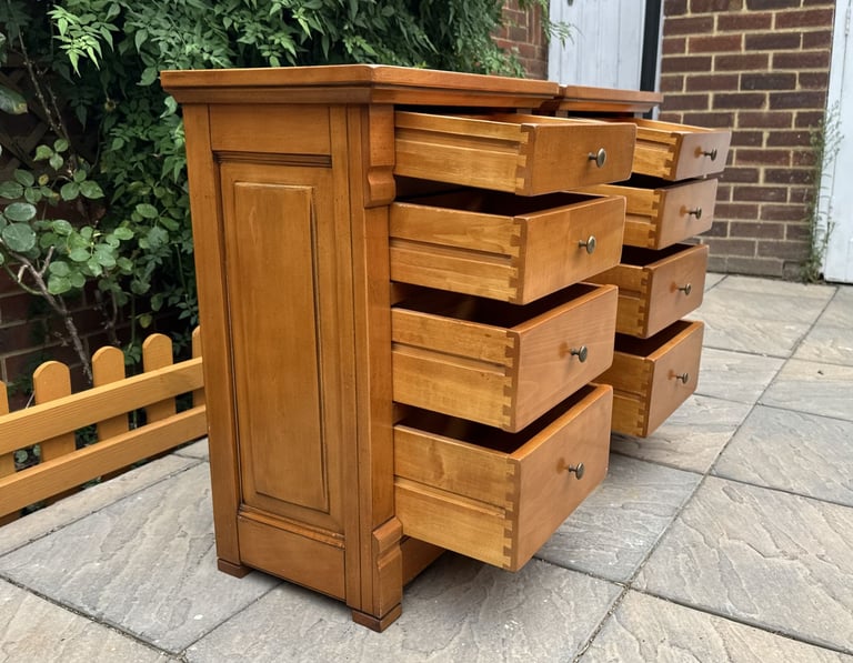 Pair of Luxury And So To Bed Manoir 4 Draw Bedside Chests – Great Condition – RRP £2,570