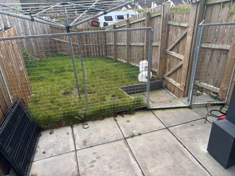 Galvanised dog pen 