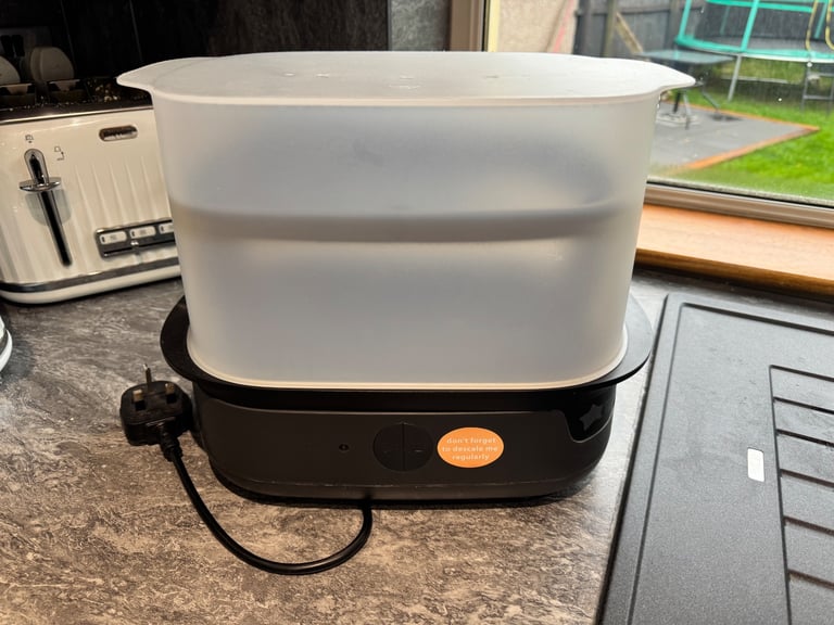 Baby bottle steriliser 