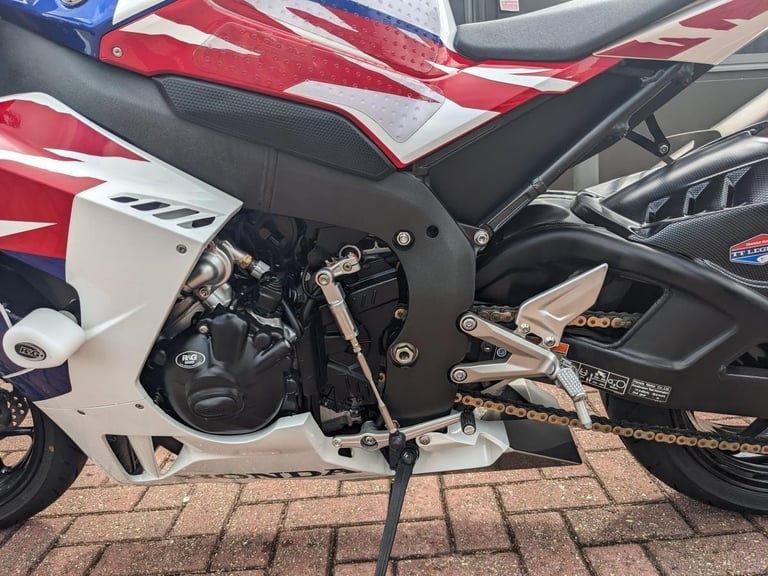 HONDA CBR1000RR-R FIREBLADE SP 30TH ANNIVERSARY 2022 - 2X AKRAPOVICS - EXTRAS