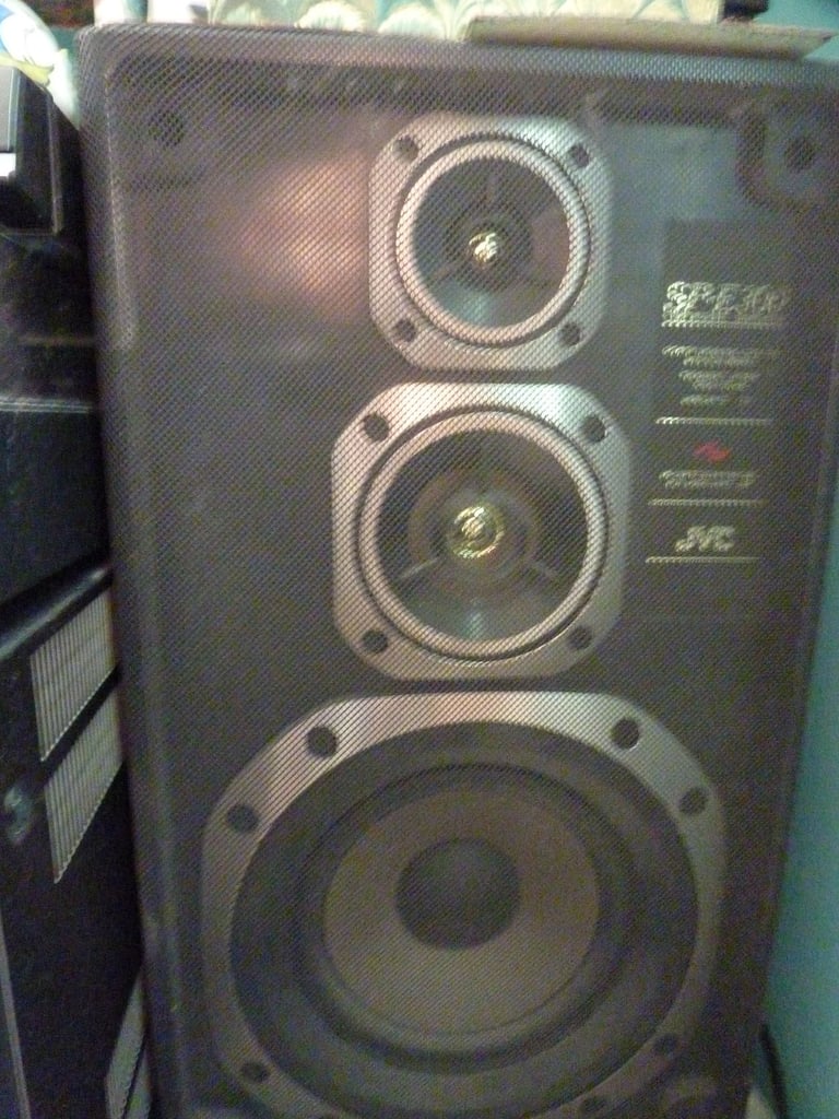 JVC stereo double cassette deck receiver. Two speakers. Instruction leaflets.