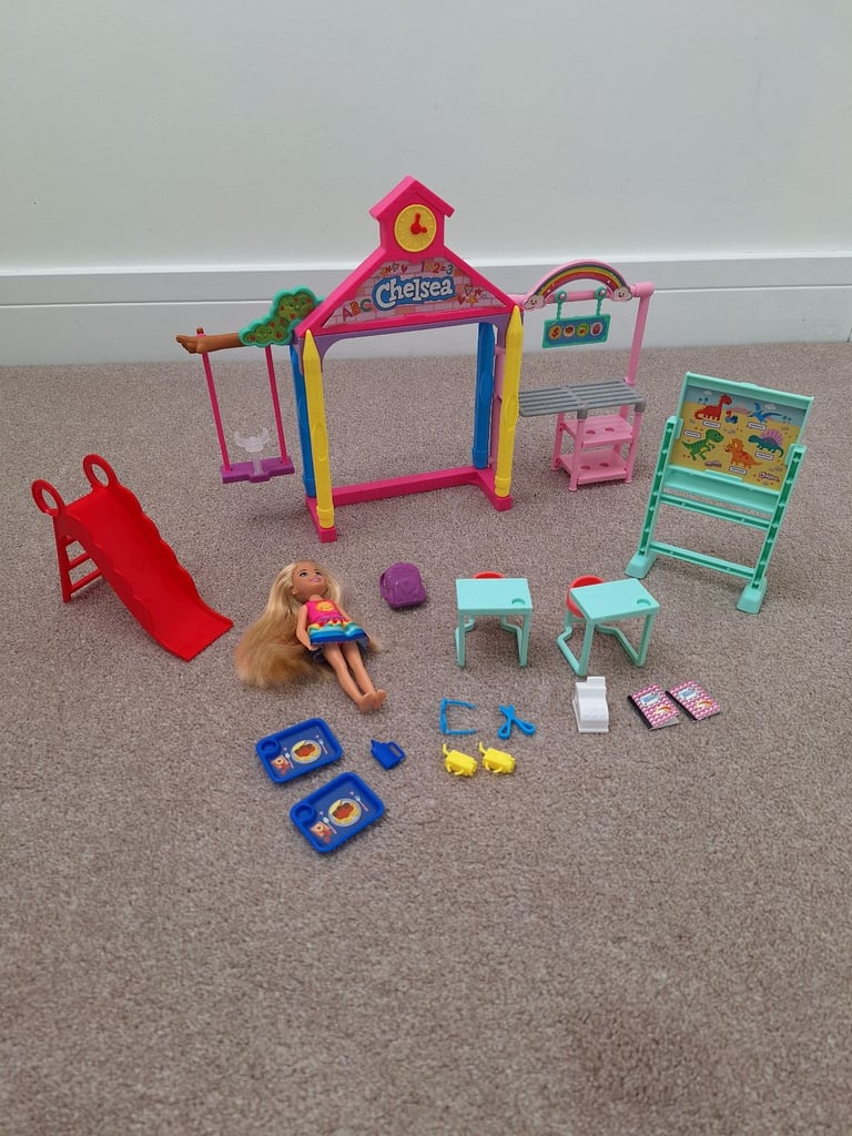 Barbie Chelsea School Playset