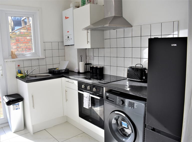 4 Bedroom House in Southend On Sea To Rent (Company let available)