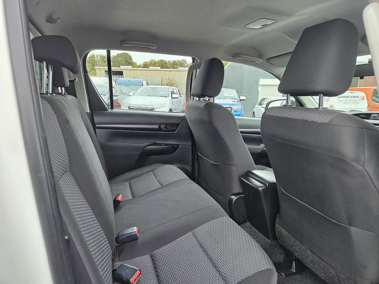 2019 ON A 69 TOYOTA HILUX ACTIVE D-4D 4WD 2.4 150BHP D/CAB PICKUP ULEZ FREE ZONE