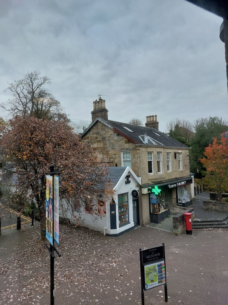 2 Bedroom Fully Furnished Flat to rent in Milngavie 