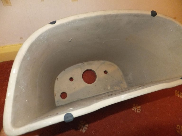 WHITE TOILET CISTERN CERAMIC TOP / CASE CLOSE COUPLED EXELLENT CONDITION