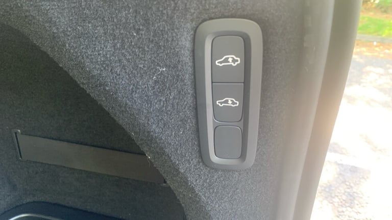 2025 Volvo XC90 Ultra, T8 AWD Plug-in hybrid, Electric/Petrol, Dark, 7 Seats Estate Petrol Parall...
