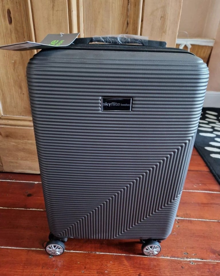 Cabin size suitcase Skyflite Zest