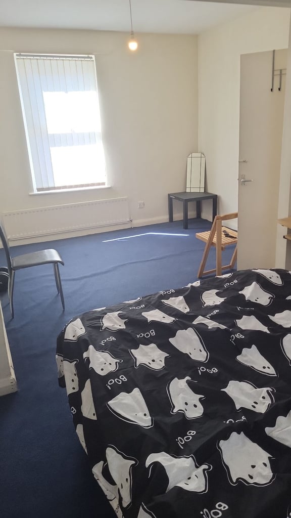 DOUBLE ROOM TO LET-NO DEPOSIT REQUIRED 
