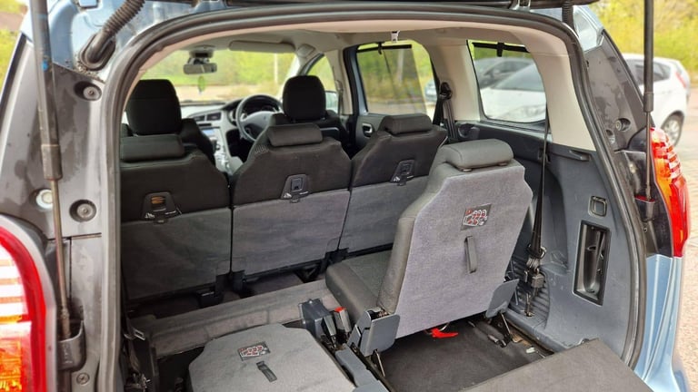 2011 Peugeot 5008
