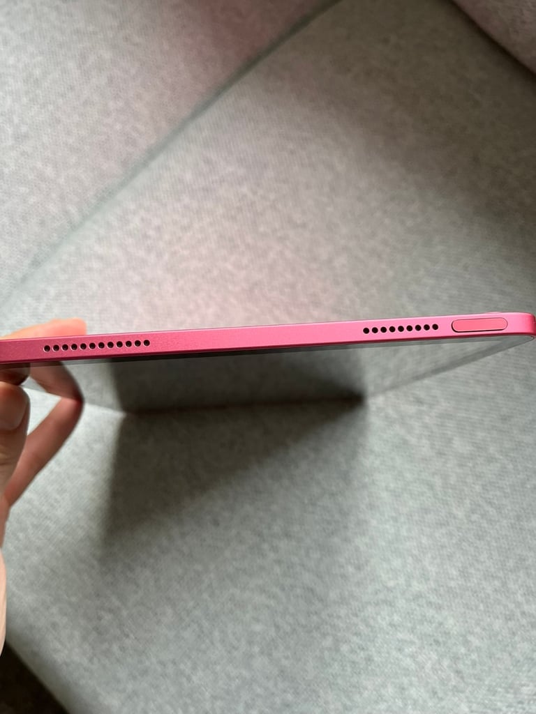 New condition Ipad 2025 A16 11th gen Pink. Apple Warranty until August 2026 Battery health 100%