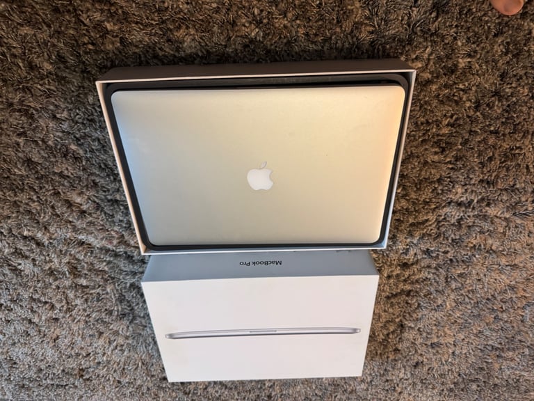 Apple MacBook Pro A1398 15" i7  16GB RAM 256GB SSD Excellent Condition 