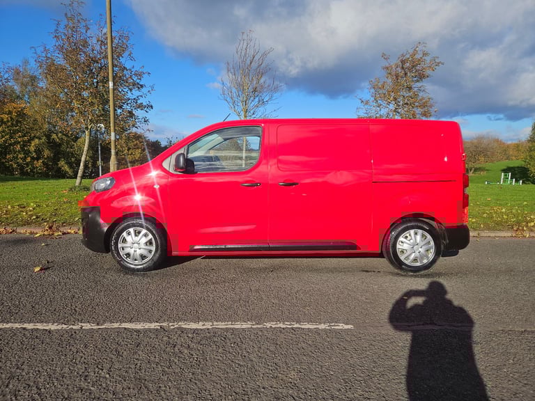 18/ reg Peugeot expert  hdi lwb fsh 1 owner sim vivaro trafic vito custom scudo dispatch ulez comp