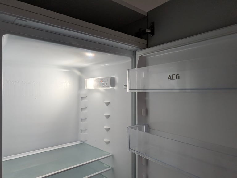 Integrated Fridge freezer - AEG 6000 TwinTech. 