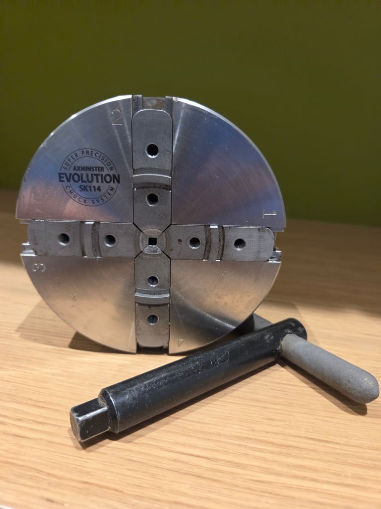 Axminster SK114 evolution woodturning lathe chuck wood turning 