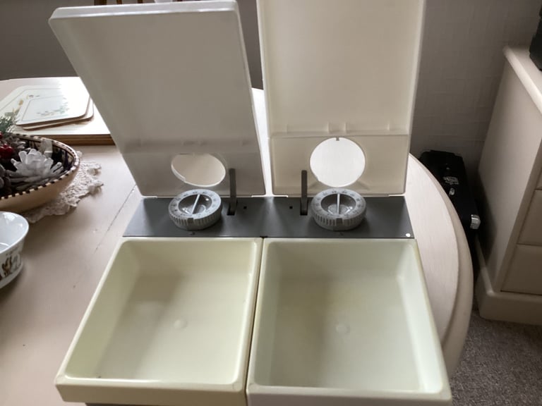 Cat feeder and bowl
