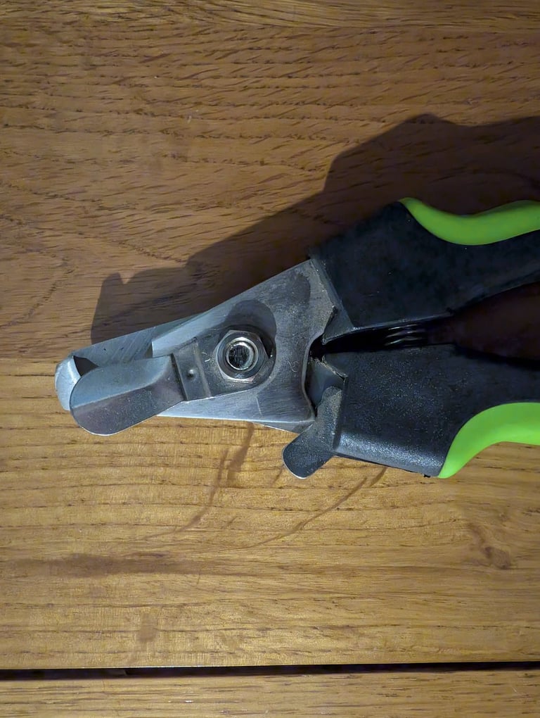 Dog nail cutters / clippers