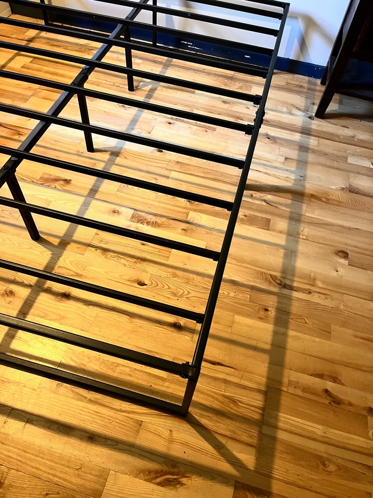 Metal frame double bed 