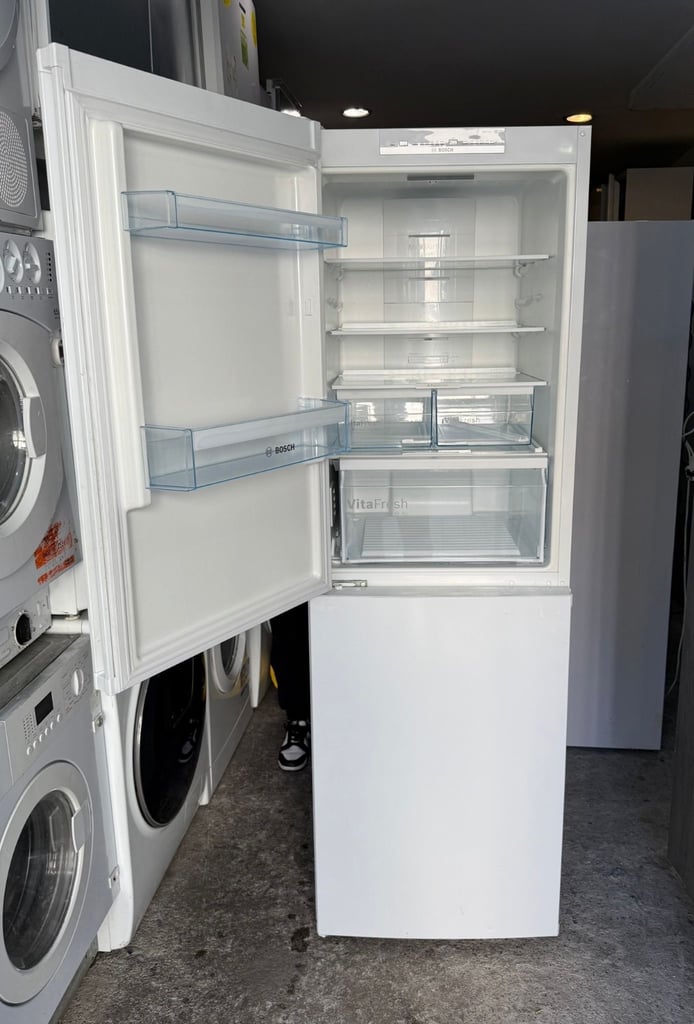Bosch Tall Fridge Freezer With Free Delivery N Warranty 