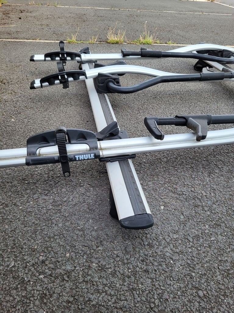 Thule Evo bars plus 3 x thule pro ride