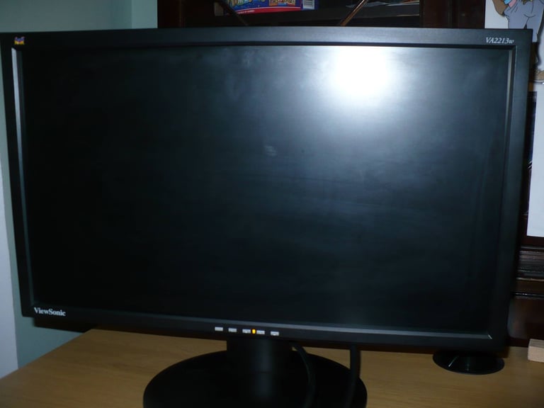 Viewsonic VA2216W Widescreen 22 inch LCD Monitor Screen in very good condition, VGA input only