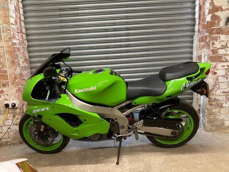 1998 Kawasaki ZX9R C1 NINJA (CLASSIC MOTORCYCLE) A VERY HONEST ORIGINAL BIKE !!