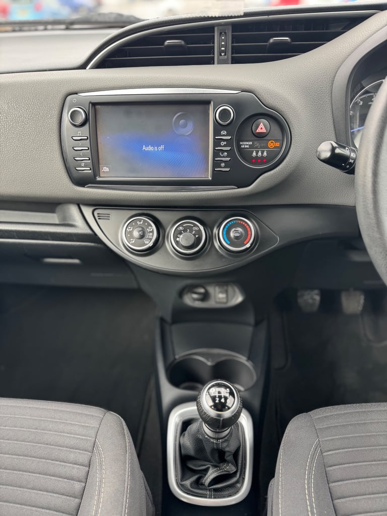 2018 Toyota Yaris icon 1.5 litre petrol manual 34,000 miles fully serviced cheap insurance 