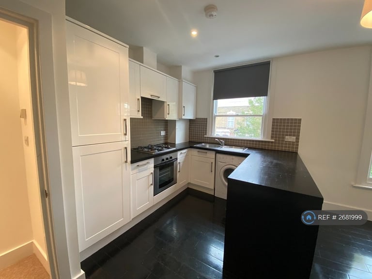 1 bedroom flat in Narford Road, London, E5 (1 bed) (#2681999)