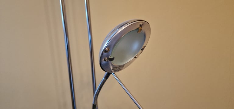 Chrome lamp with reading light dimmable