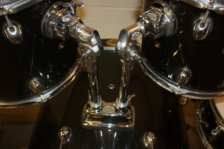 Pearl Target Series Black 5 Piece Refurbished Rock Drum Kit ~ 22in Bass + All Hardware ~ £350 ono