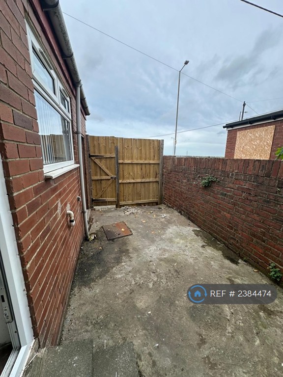2 bedroom house in South Hetton Road, Easington Lane, Houghton Le Spring, DH5 (2 bed) (#2384474)
