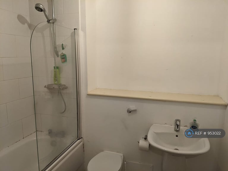 1 bedroom flat in Blantyre Street, Manchester, M15 (1 bed) (#953022)