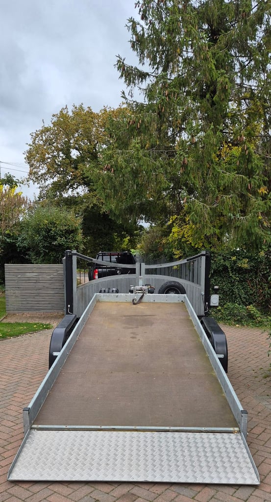 PLANT TRAILER CAR WESSEX MACHINE FARM TILT FLAT BED FREE IFOR WILLIAMS KEY RING