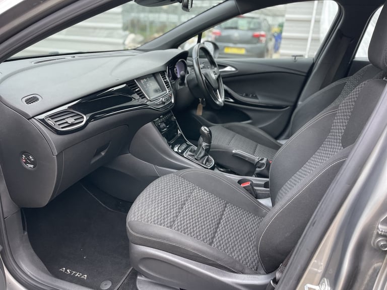 VAUXHALL ASTRA 1.4 i SRi 2017