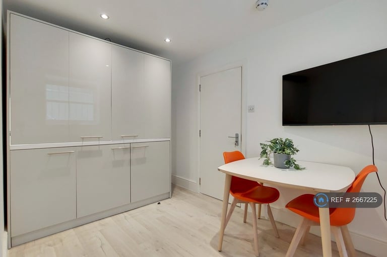 Studio flat in Gloucester Place, London, NW1 (#2667225)