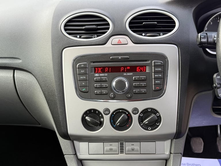 2010 Ford Focus 1.6 Zetec 5dr HATCHBACK Petrol Manual