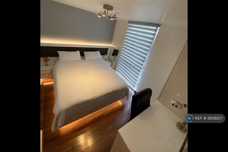 1 bedroom flat in Burgoyne House, Brentford, TW8 (1 bed) (#2639207)