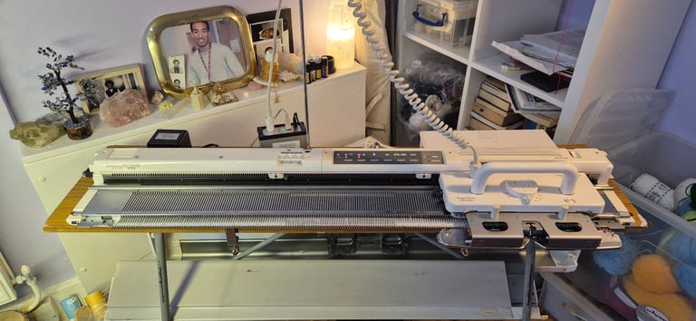 KNITMASTER 580 ELECTRONIC KNITTING MACHINE, ACCESSORIES