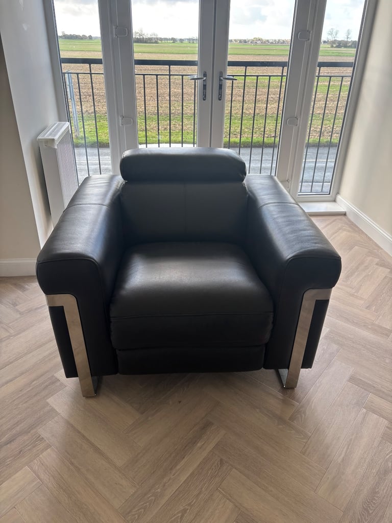 Leather recliner sofa 