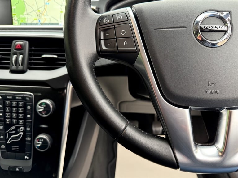 2016 Volvo V40 2.0 D2 Momentum Nav Plus Hatchback 5dr Diesel Manual Euro 6 (s/s) (120 ps) Hatchba...